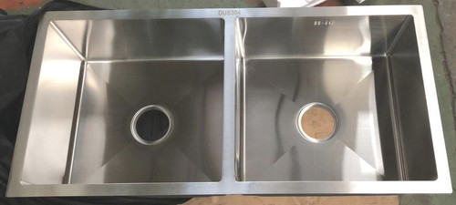 स्टेनलेस स्टील डबल किचन सिंक