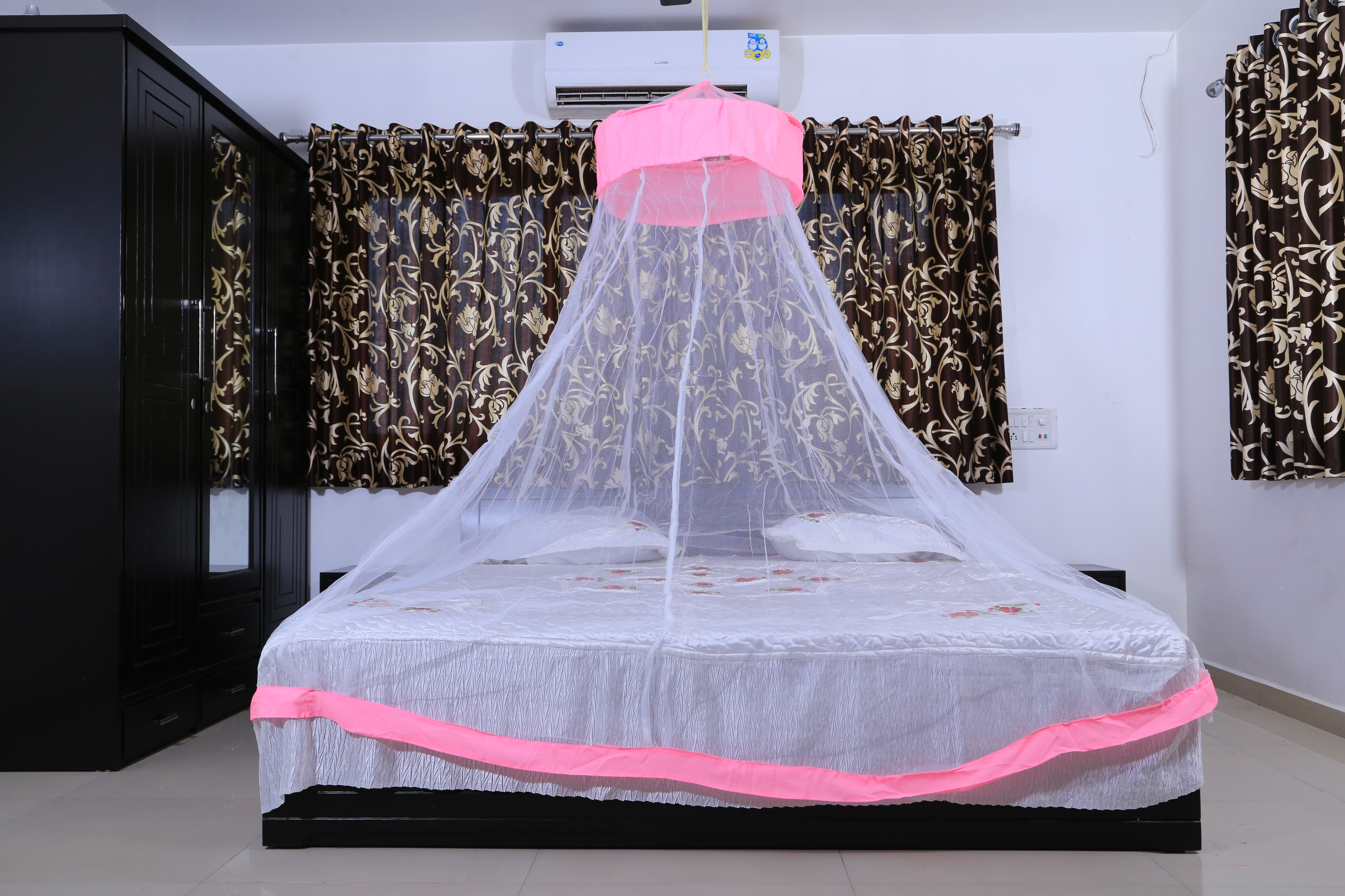 Round Mosquito Net Age Group: Adults