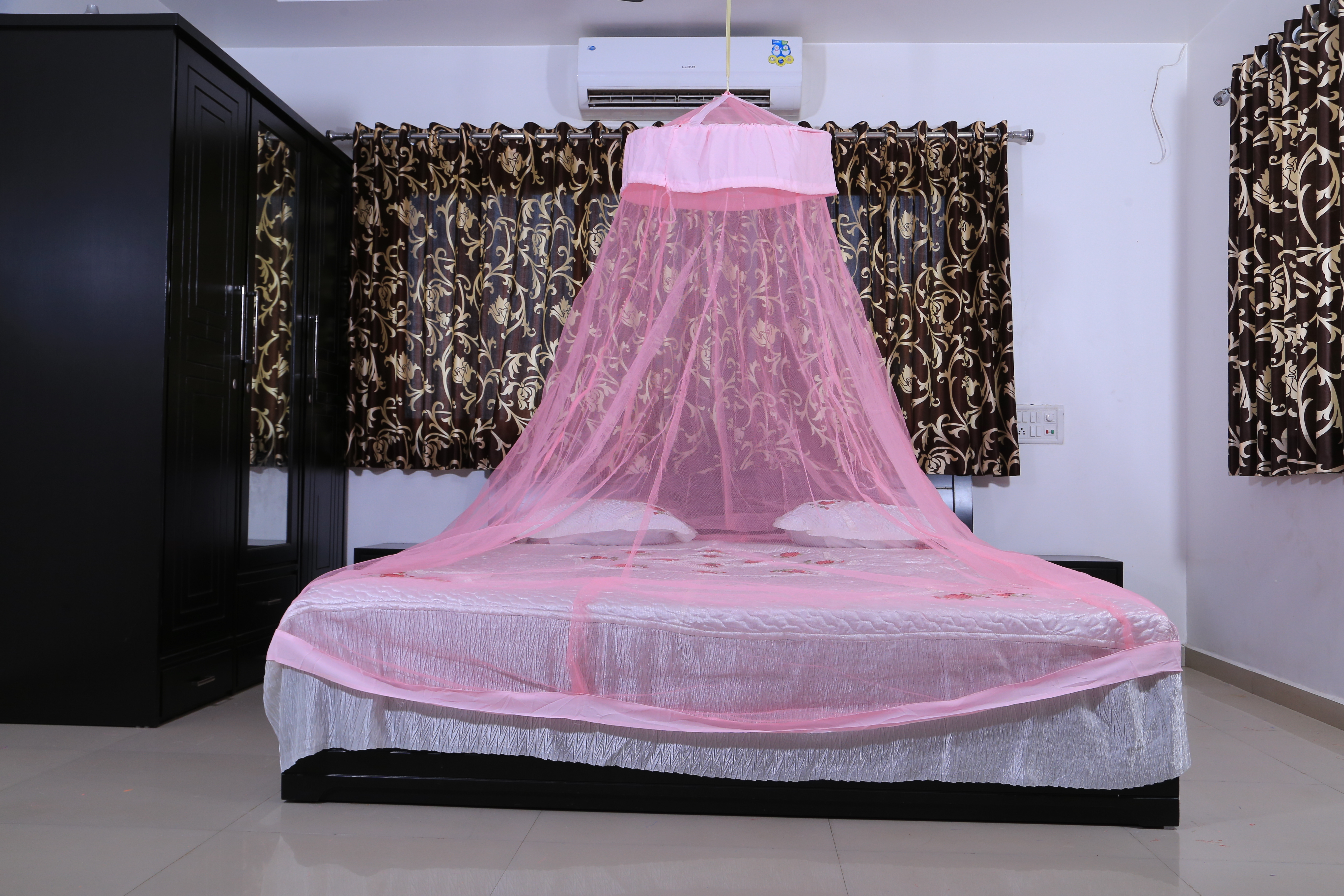 Round Mosquito Net Age Group: Adults