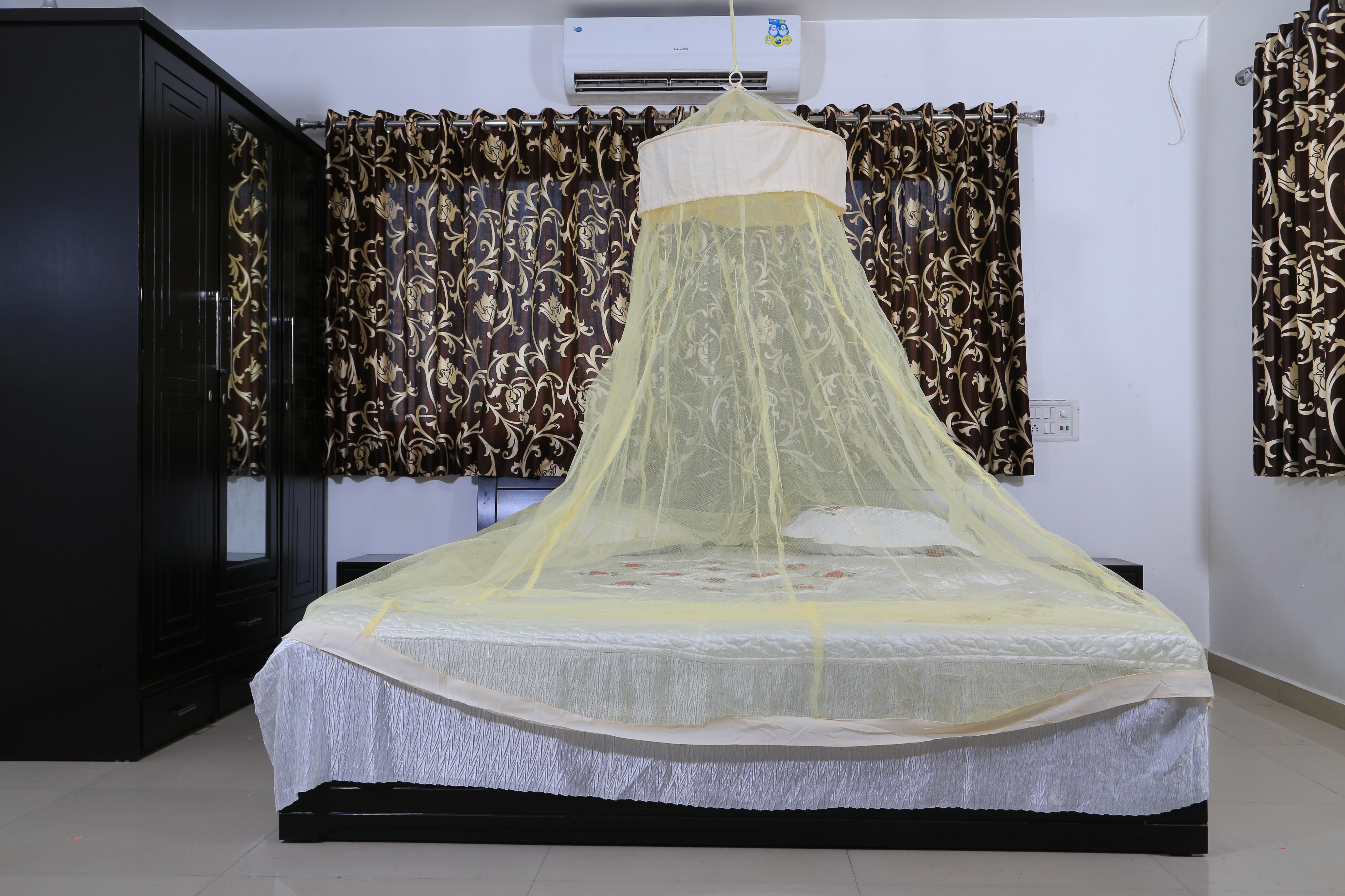 Round Mosquito Net Age Group: Adults
