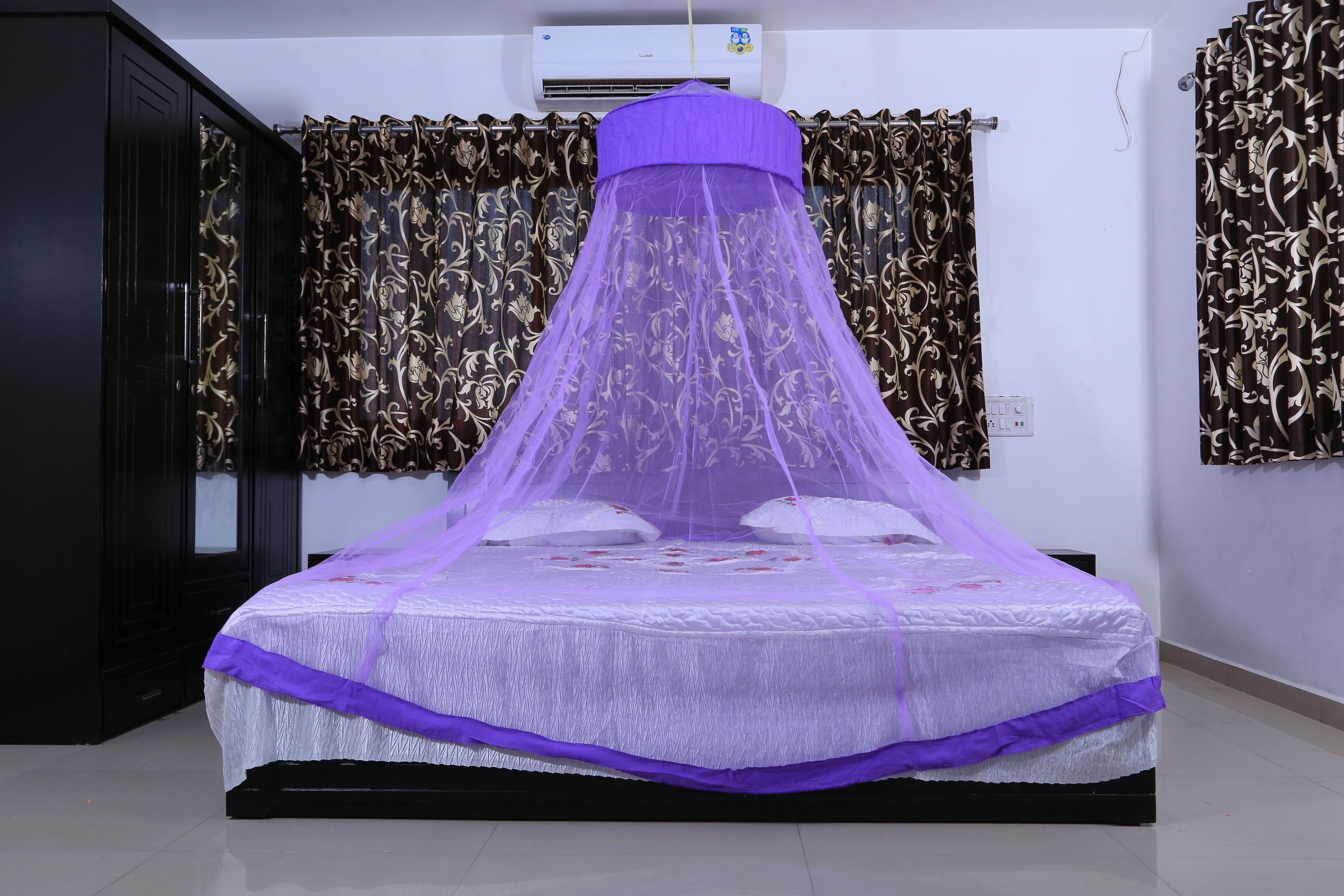 Round Mosquito Net Age Group: Adults