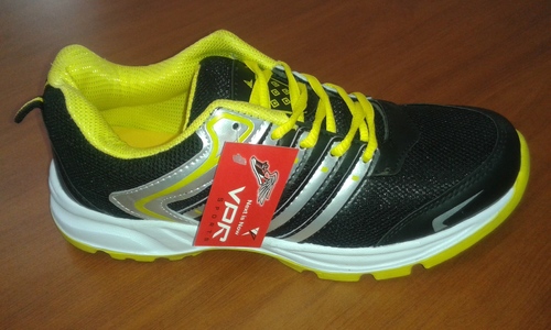 डिजाइनर स्पोर्ट्स जूता