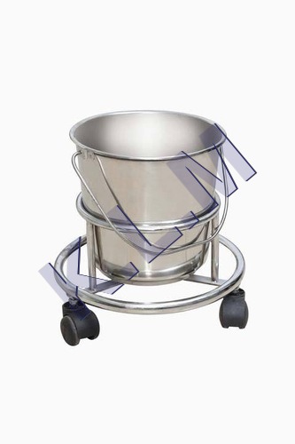 किक बकेट स्टैंड