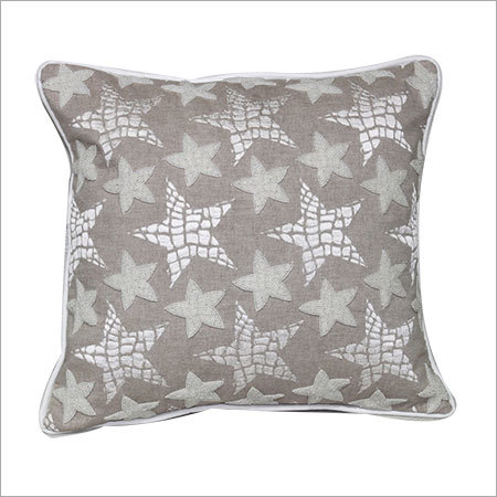 कढ़ाई किया हुआ कुशन कवर