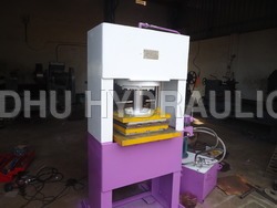 रबर मोल्डिंग प्रेस