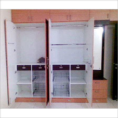 कस्टमाइज़्ड वार्डरोब