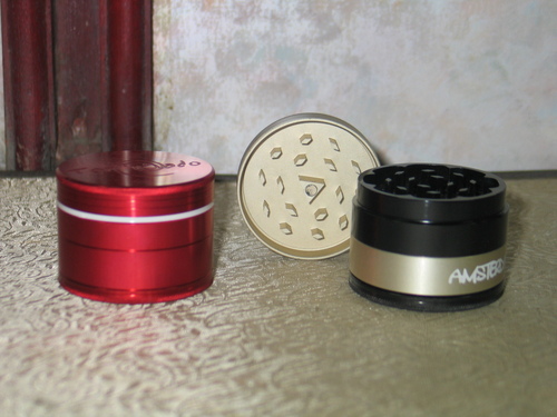 स्मोकिंग तंबाकू ग्राइंडर