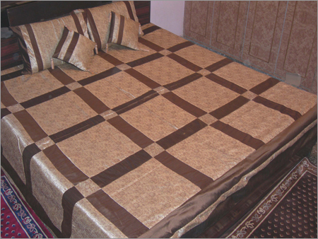 बिस्तर के लिनन के साथ तकिया के कवर