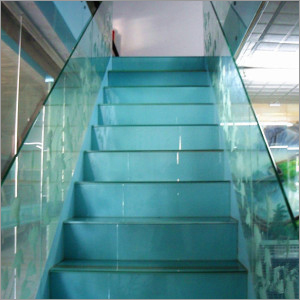 कड़ा किया हुआ कांच