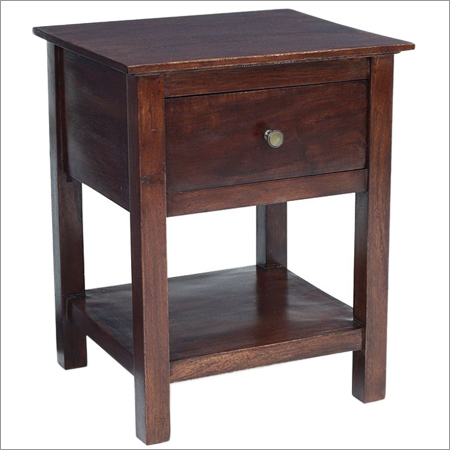 फ़ैंसी लकड़ी का बिस्तर