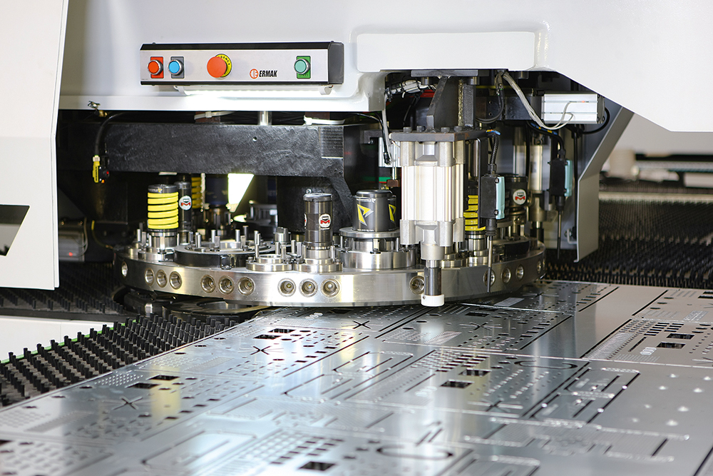 Cnc Turret Punch Press - 20 Ton / 30 Ton Power, 27 / 33 Stations, 1500 X 2500 Mm Repositioning | High-speed Automated Punching System, User-friendly Controller, Optimal Production Performance