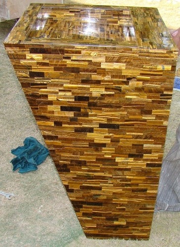 टाइगर आई सॉलिड सरफेस