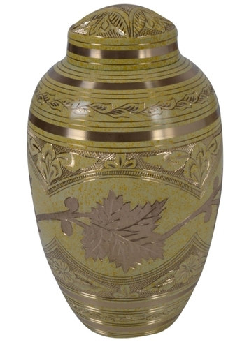 पीले फूलों वाला पीतल का बर्तन