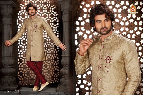 डार्क मैरून और बेज एथनिक शेरवानी