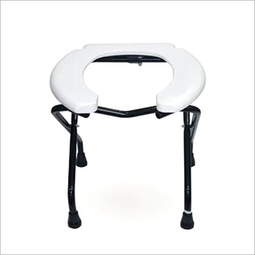 कमोड और बेंच