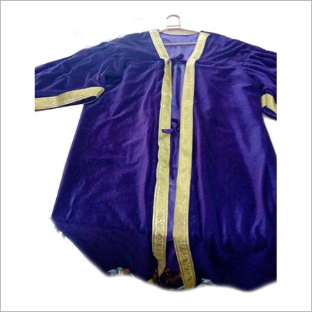 काले स्नातक गाउन