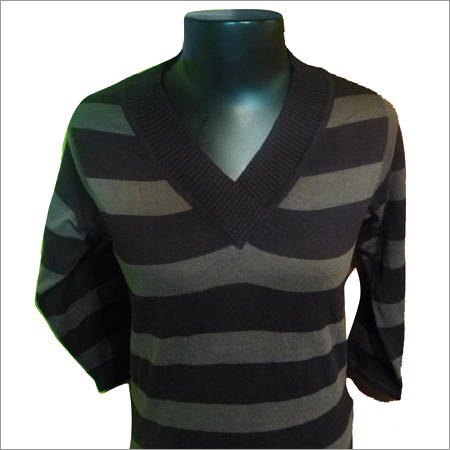 काली लाइनिंग वाली लड़कियों की टी-शर्ट