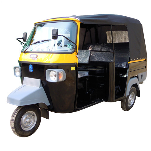 पीछे इंजन वाली तीन पहिया वाहन