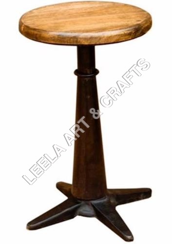 लकड़ी का स्टूल