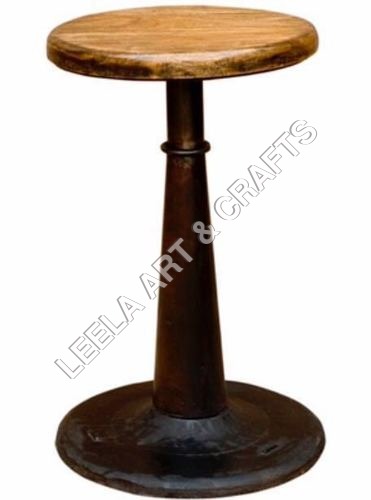 लकड़ी का स्टूल