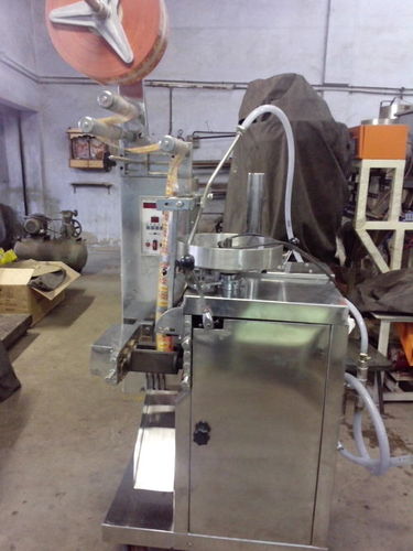 स्वचालित तरल पाउच सीलिंग मशीन