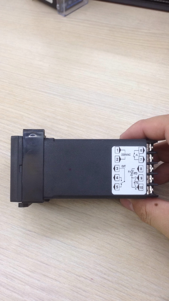 Digital Temperature Control Instrument