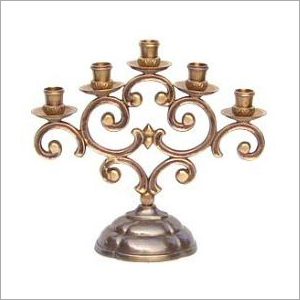 एक से अधिक मोमबत्ती धारक