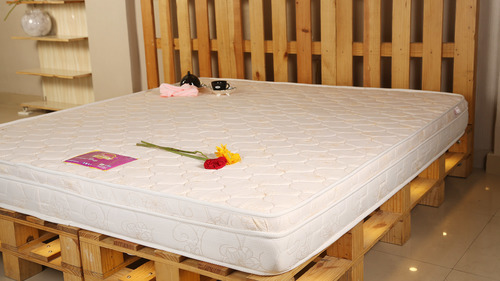 मेमोरी फोम गद्दे के साथ रीबंडेड फोम