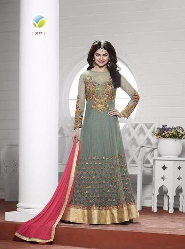 भूरा रंग भारी कढ़ाई की सलवार कुर्ता