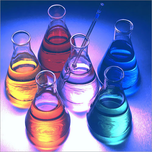 इंस्टेंट स्नो के साथ व्हाइट क्रिसमस