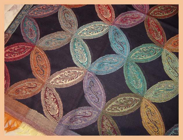 100% ऊन का कटवर्क स्टोल