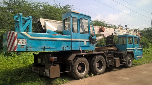 हाइड्रोलिक क्रेन किराए पर