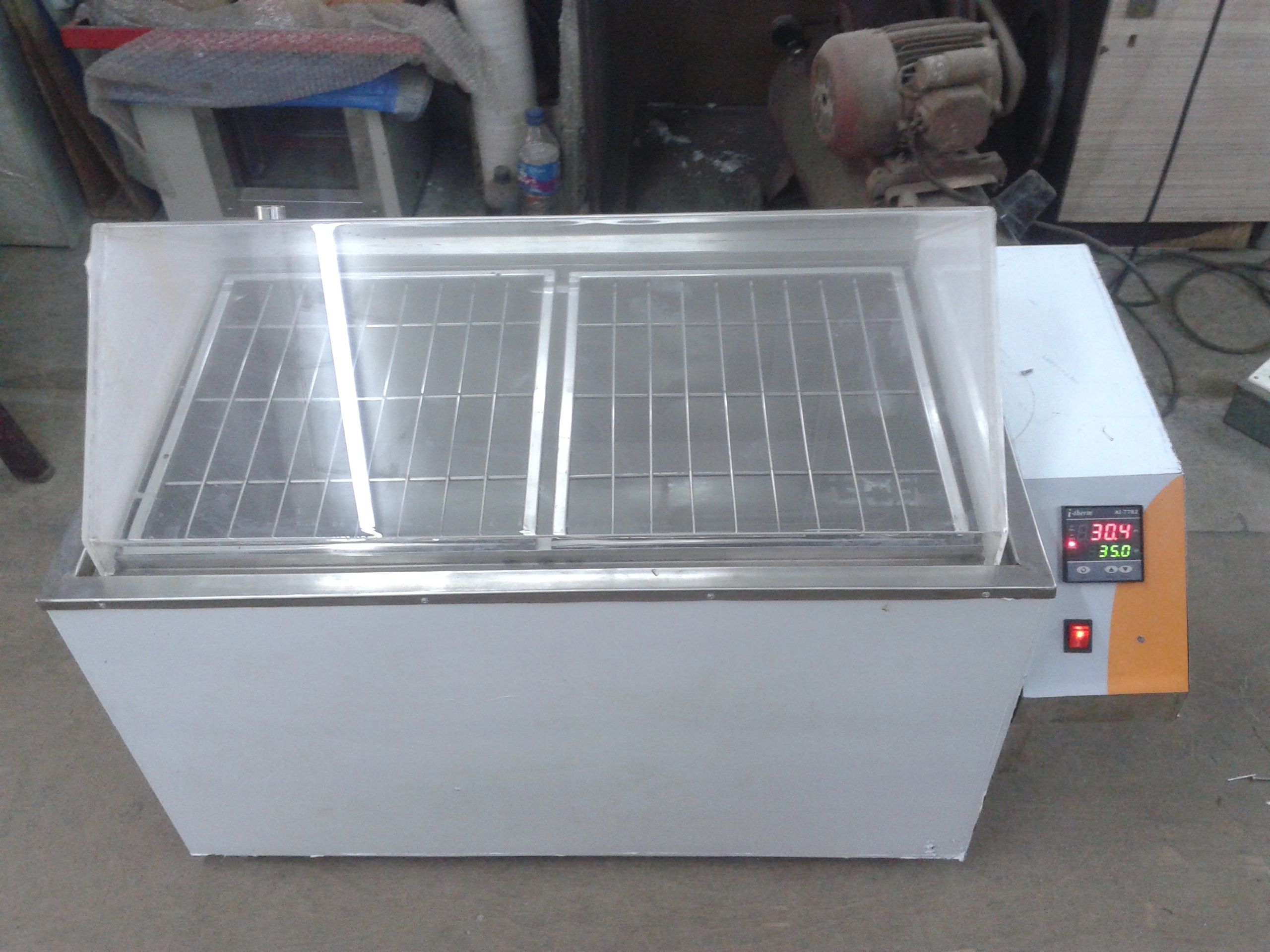 Salt Spray Test Chamber - 100 Ltrs Capacity, Programmable Control Mode , Rugged Design With Corrosion Resistant Finish