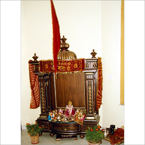 लकड़ी का पूजा मंदिर