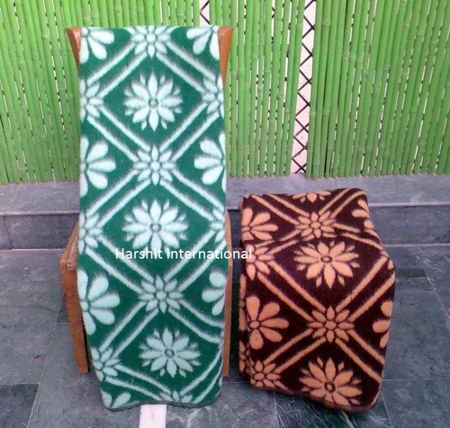 ब्राउन एंड ग्रीन जैक्वार्ड ऐक्रेलिक वूलन कंबल