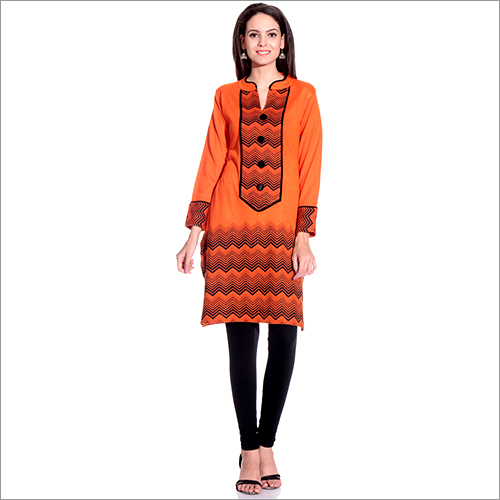 डिज़ाइनर ऊनी कर्ती