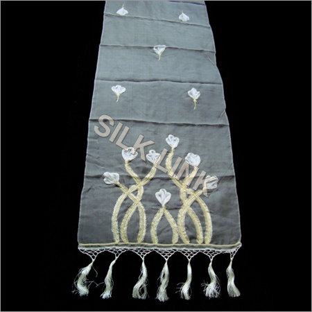 फैंसी सिल्क स्टोल्स
