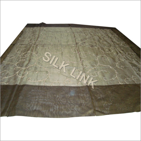 डिजाइनर कढ़ाई वाला रेशमी कपड़ा