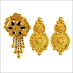 स्वर्ण ईयर टॉप्स