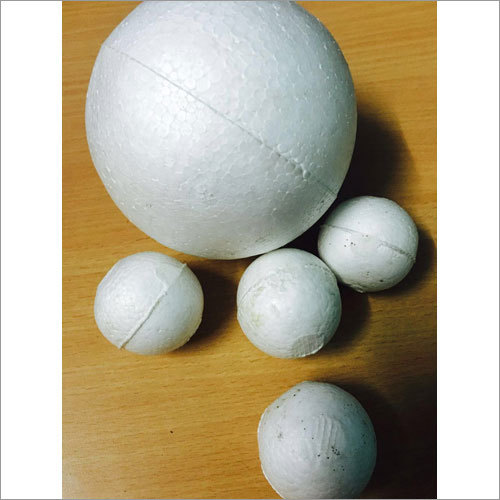 सफेद थर्मोकॉल गेंदें