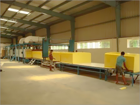 तीन कन्वेयर सतत फोमिंग मशीन