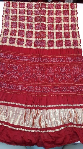 छपी हुई रेशमी साड़ी