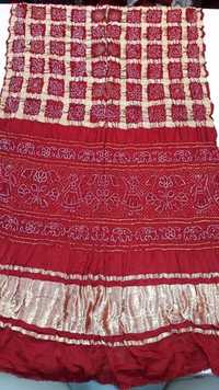 छपी हुई रेशमी साड़ी