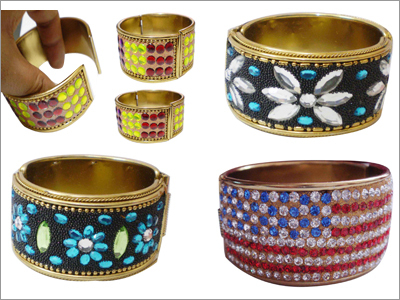 ग्लिटर कफ बांगल्स