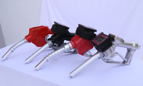 डिजिटल फ्लो मीटर के साथ फ्यूल नोजल