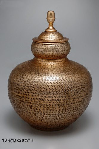 एल्यूमिनियम बॉक्स और जार