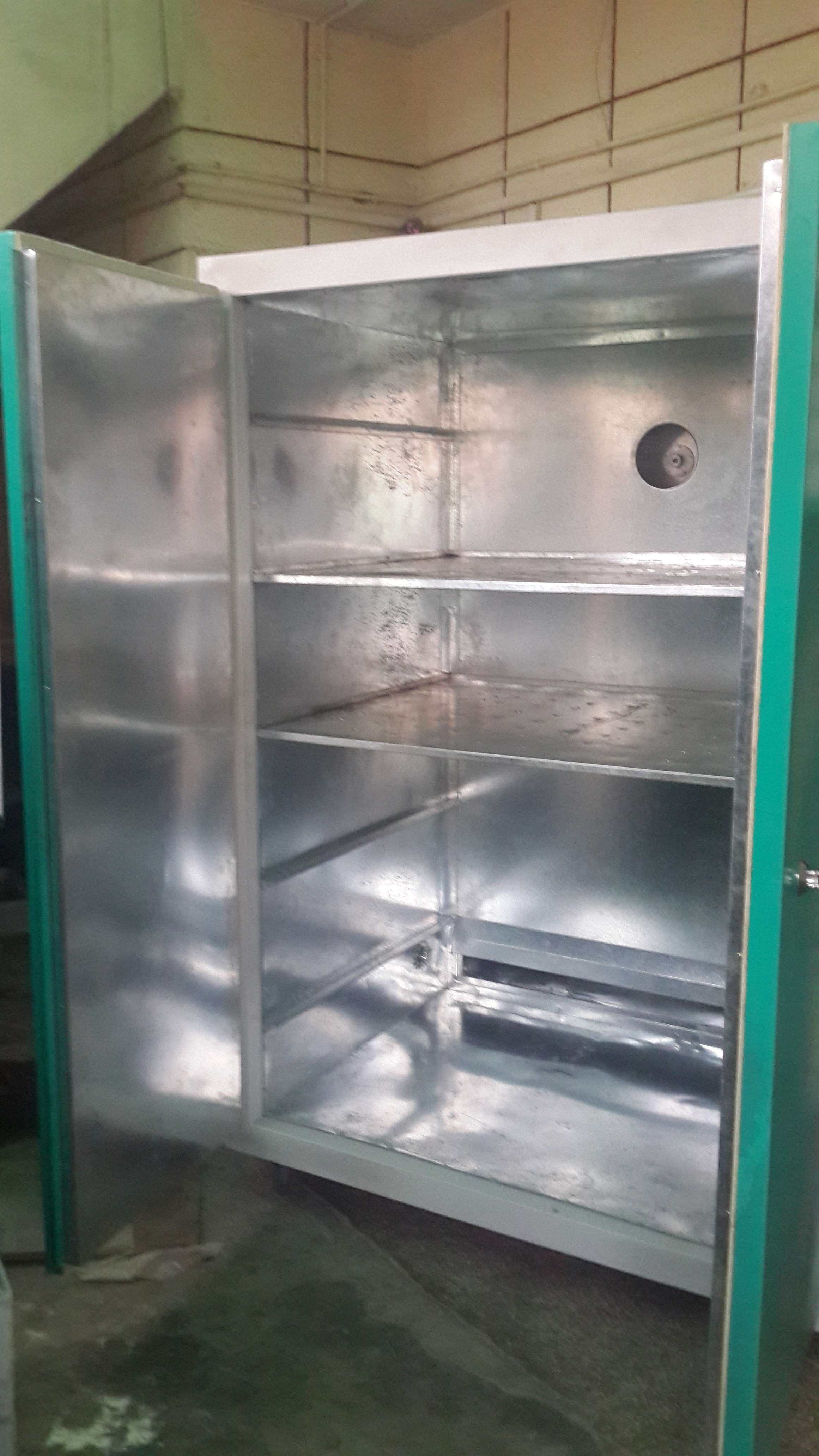 Drying Oven Industrial - Color: White & Sea Green