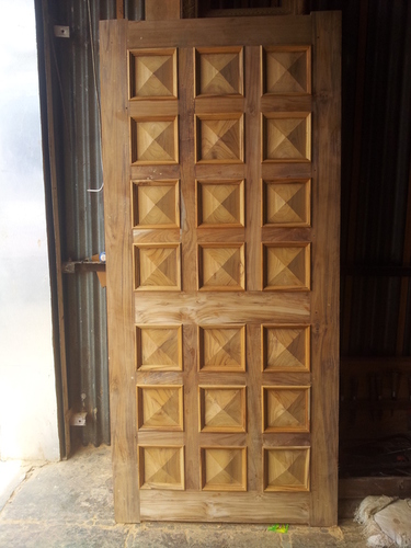 ब्राउन डोर 002