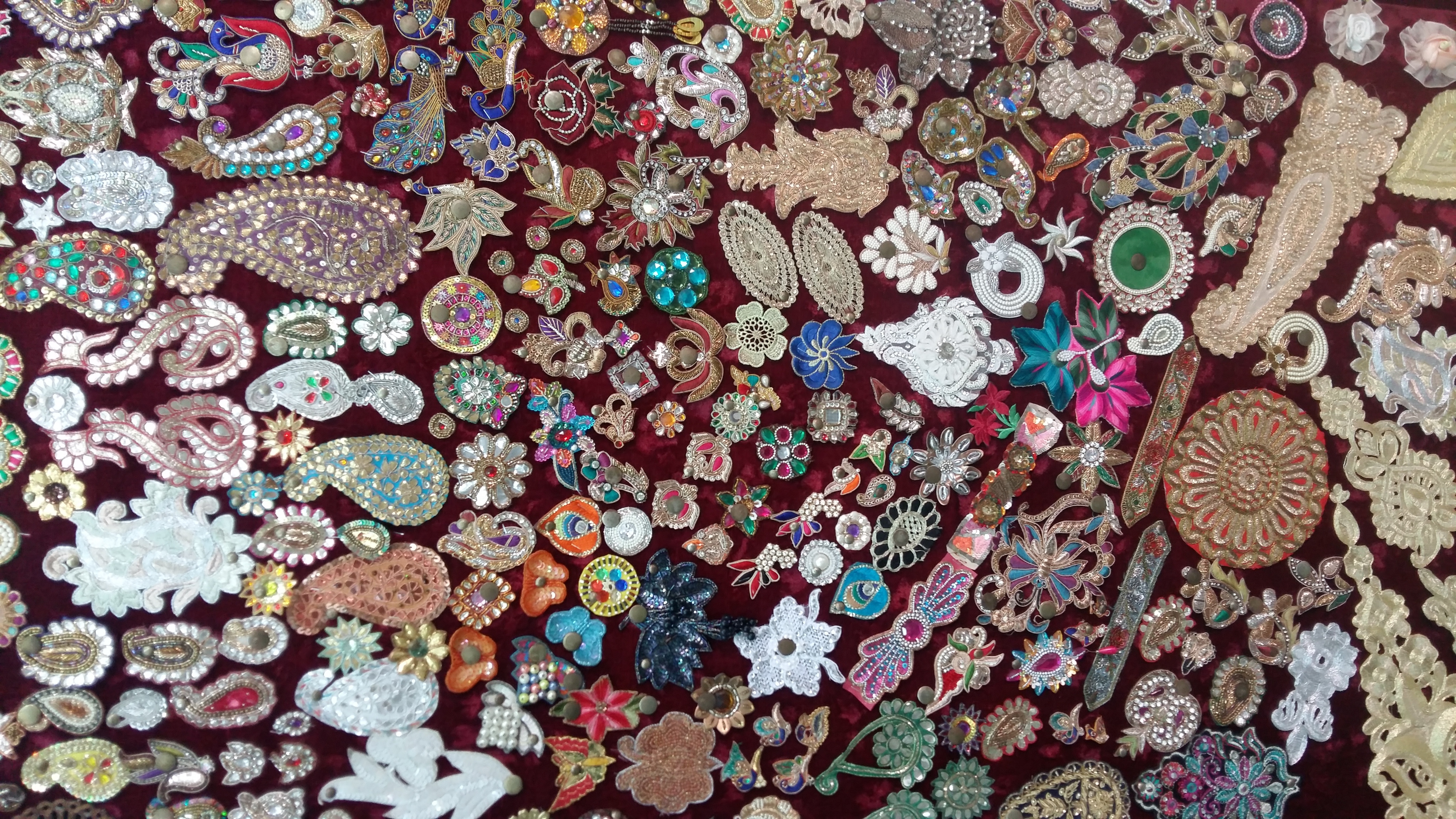 Appliques Patches - Customizable Size , Multicolor Printed Necklines And Patches For Garments