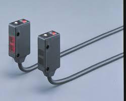 Sunx Photoelectric Sensors - Diffuse & Convergent Reflective Design | Robust Die-Cast Housing, Reliable Object Detection, IP67 Rated, Black Plastic